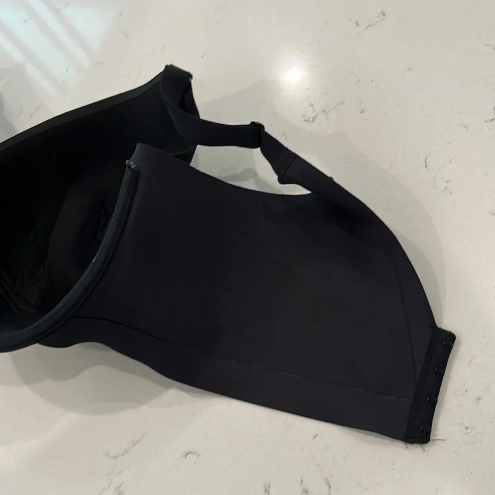 Cacique Bra‎ Size: 42G Color: Black Lightly Lined Full Coverage Color : Black